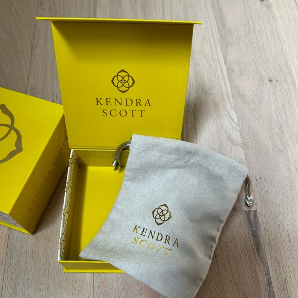 Kendra Scott Magnetic Empty Yellow Gift Box’s and pouch - Picture 6 of 7